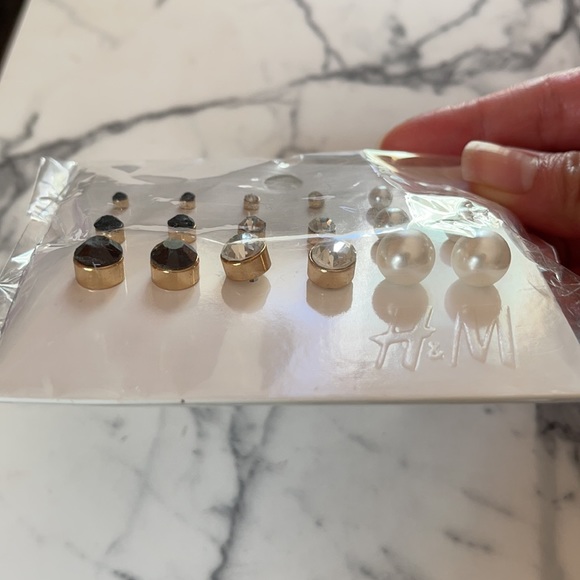 H&M- Earring Set - Picture 7 of 7